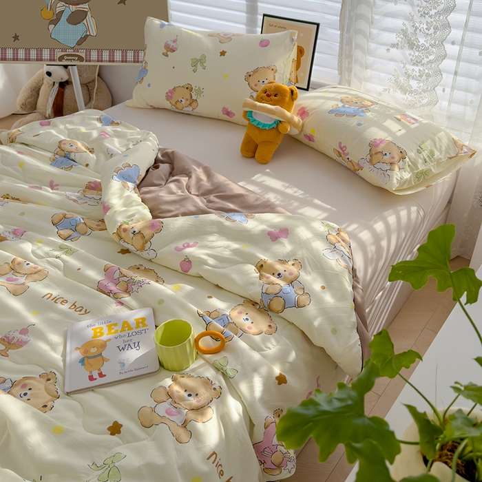 91家纺网 家纺一手货源 找家纺 美派工厂店2025新款水洗邹邹纱夏被 草莓粉熊