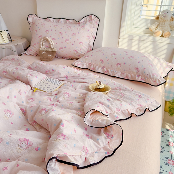 91家纺网 家纺一手货源 找家纺 慕尚 2025新款云感棉花边夏凉被空调被 草莓美乐蒂