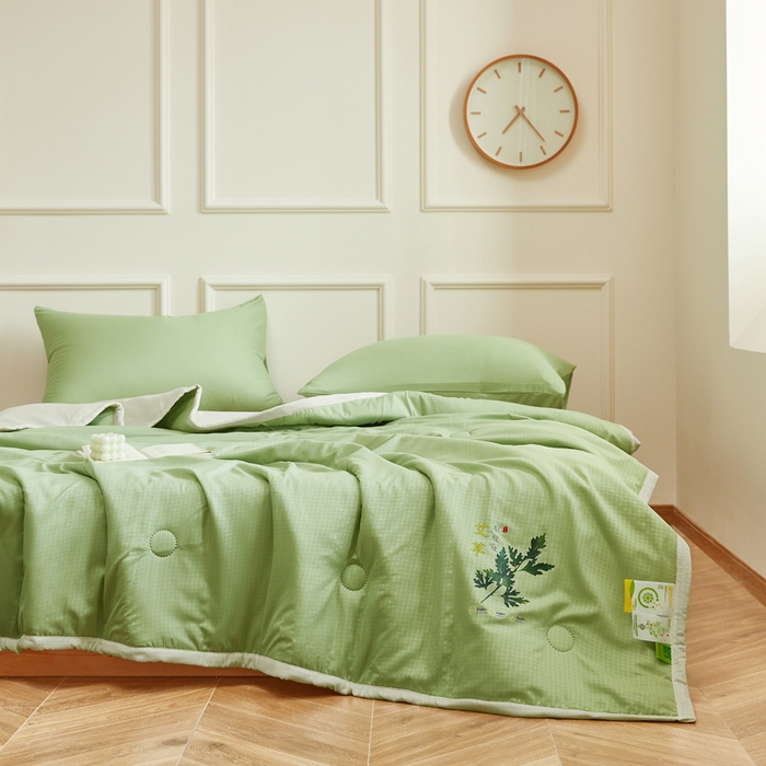 91家纺网 家纺一手货源 找家纺 欧雅搁家纺 2025新款纯色艾草驱蚊夏凉被 果绿色