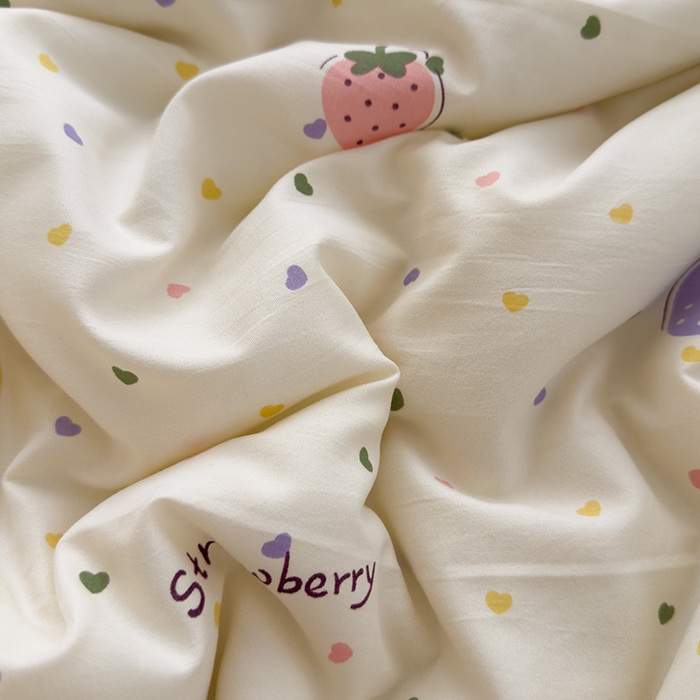 91家纺网 家纺一手货源 找家纺 美派工厂店2025新款水洗邹邹纱夏被 草莓小甜心