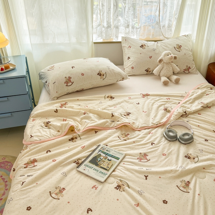 91家纺网 家纺一手货源 找家纺 葡萄家 2025新款A类母婴级大豆纤维牛奶丝针织棉夏凉被空调被-系列二 小熊木马