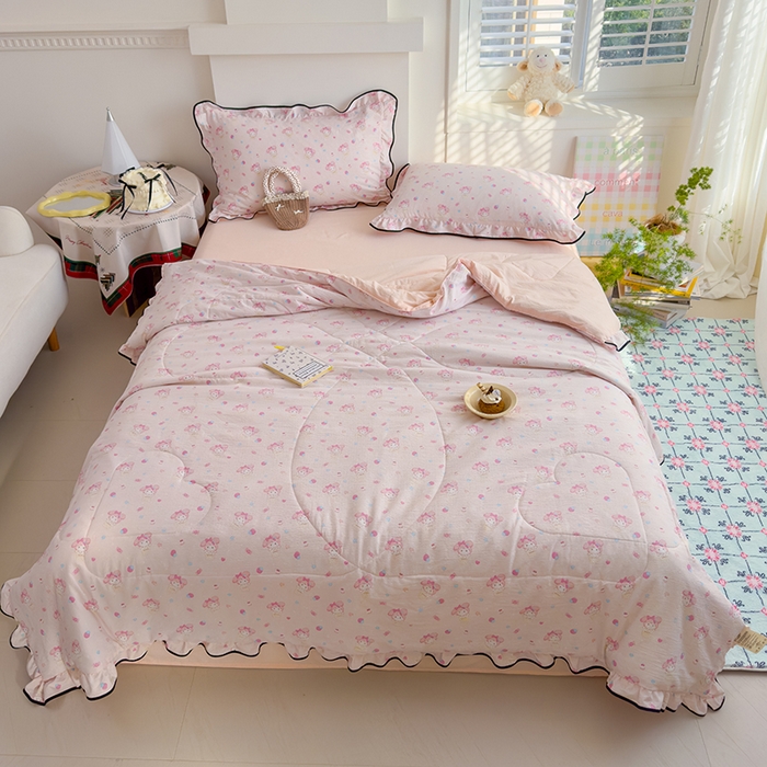 91家纺网 家纺一手货源 找家纺 慕尚 2025新款云感棉花边夏凉被空调被 草莓美乐蒂