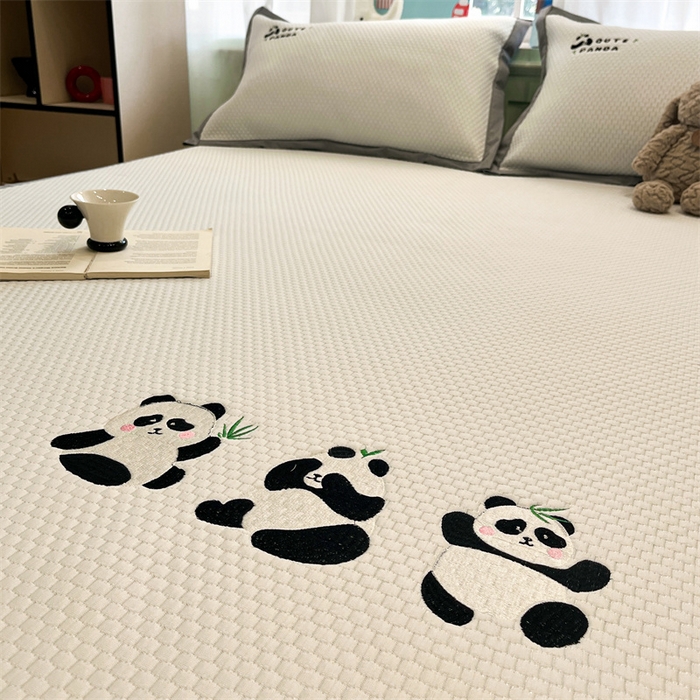 91家纺网 家纺一手货源 找家纺 启程家纺 2025春夏新款冰豆豆凉席刺绣款复合三明治三件套 熊猫-白