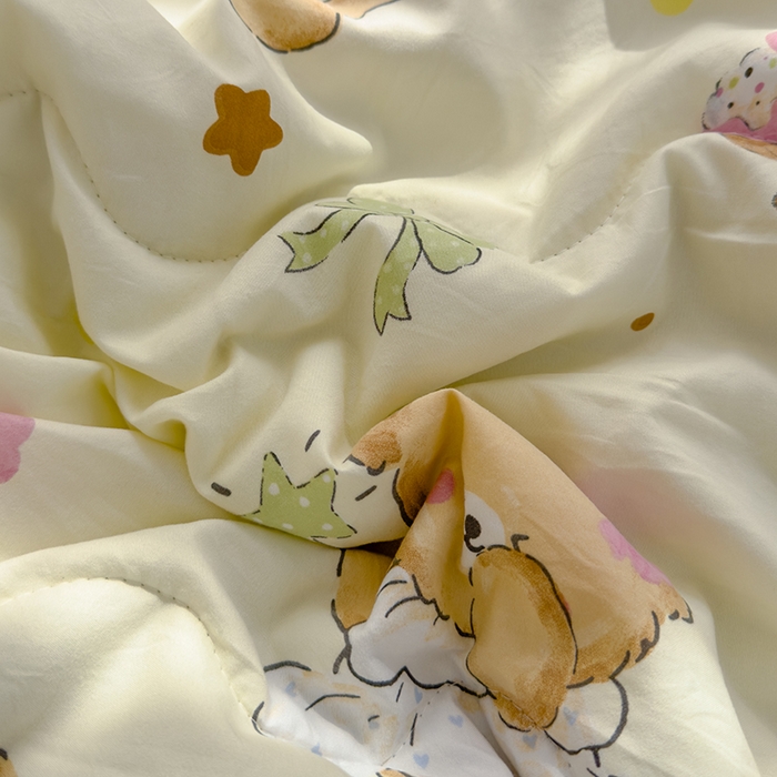 91家纺网 家纺一手货源 找家纺 美派工厂店2025新款水洗邹邹纱夏被 草莓粉熊