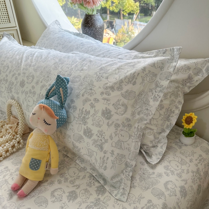 91家纺网 家纺一手货源 找家纺 百寐 2025新款13372全棉纯棉印花双人枕套+同款床单 布朗熊