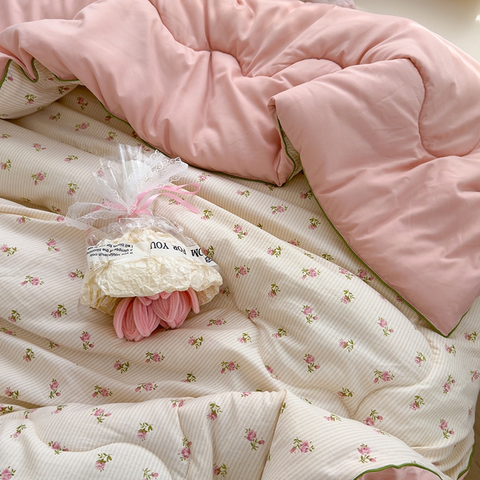 91家纺网 家纺一手货源 找家纺 美派工厂店2025新款水洗邹邹纱夏被 繁花