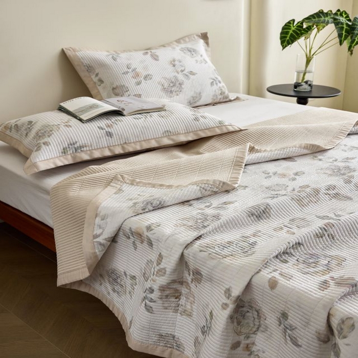 91家纺网 家纺一手货源 找家纺 黛舒家居2025新款天丝水洗印花夏被床盖三件套 蔓咖