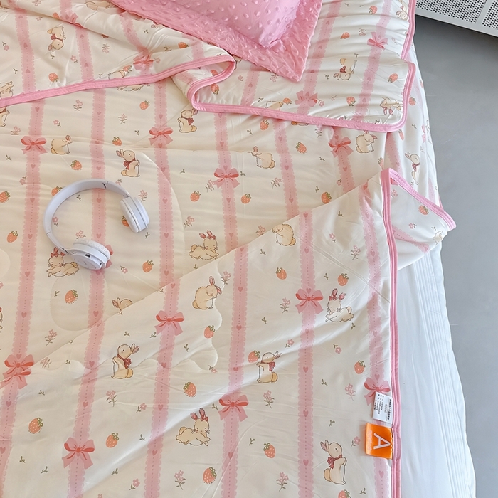 91家纺网 家纺一手货源 找家纺 兜米  2025夏季A类针织棉夏凉被小清新卡通双面针织棉空调被子被芯 蝴蝶结兔兔