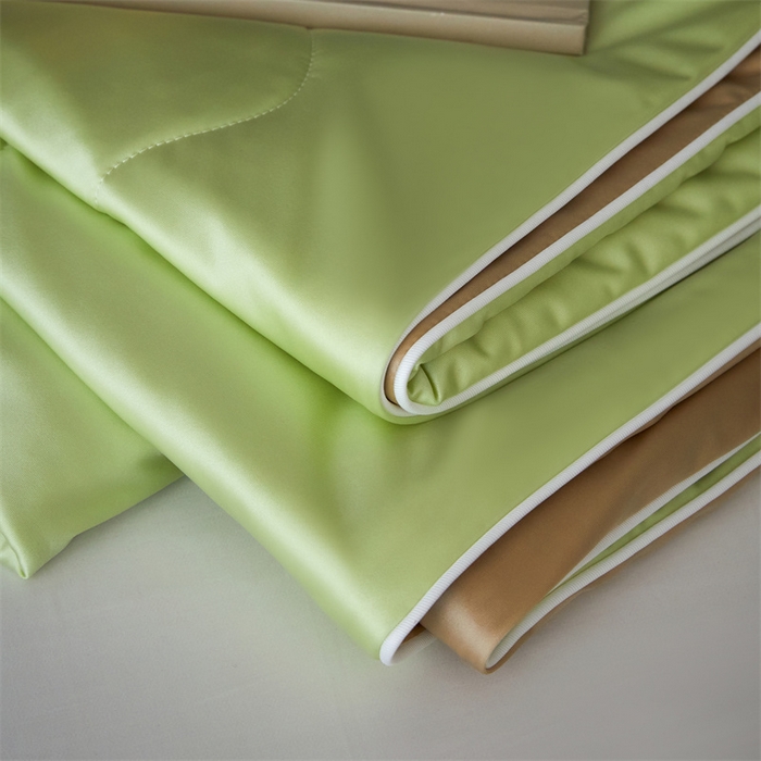 91家纺网 家纺一手货源 找家纺 （总）头等舱  2025新款水光缎冰肌锦氨A类55植物大豆7A抗菌夏被配礼盒