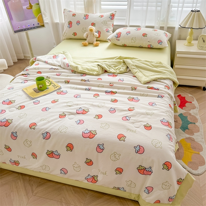 91家纺网 家纺一手货源 找家纺 美梦里 2025新款A类水洗棉棉花夏被 夏凉被空调被 小草莓