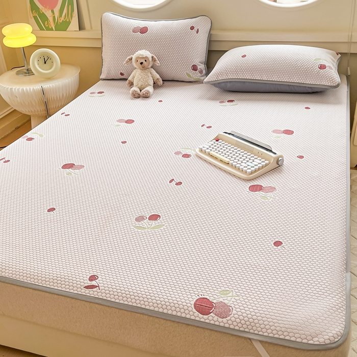 91家纺网 家纺一手货源 找家纺 芙绣 2025新款凉感丝提花学生凉席三件套 樱为有你