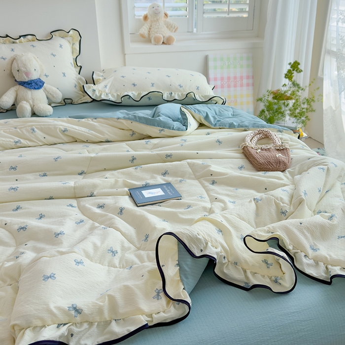 91家纺网 家纺一手货源 找家纺 慕尚 2025新款云感棉花边夏凉被空调被 蓝蝴蝶结