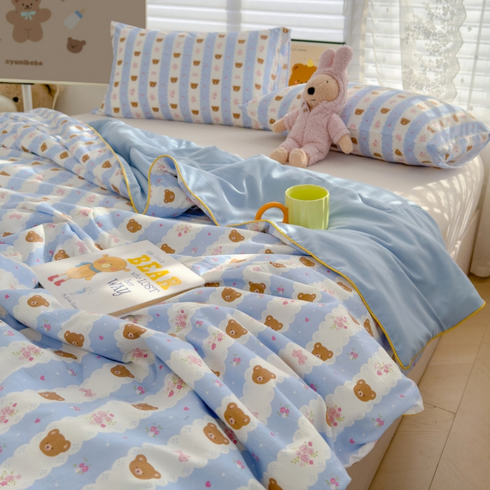 91家纺网 家纺一手货源 找家纺 美派工厂店2025新款水洗邹邹纱夏被 小熊拉钩-蓝