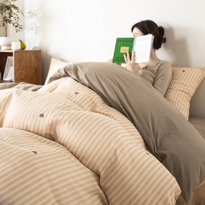 91家纺网 家纺一手货源 找家纺 2025新款全棉水洗棉双层纱印花四件套 悦吟-咖