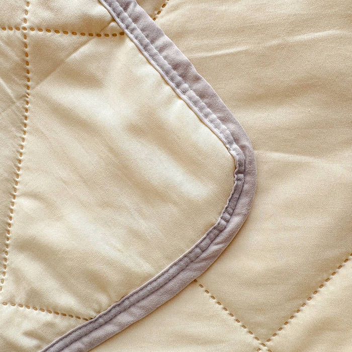 91家纺网 家纺一手货源 找家纺 薇玛仕 2025新款外贸款纯色亲肤磨毛超声波空调被 暖心黄