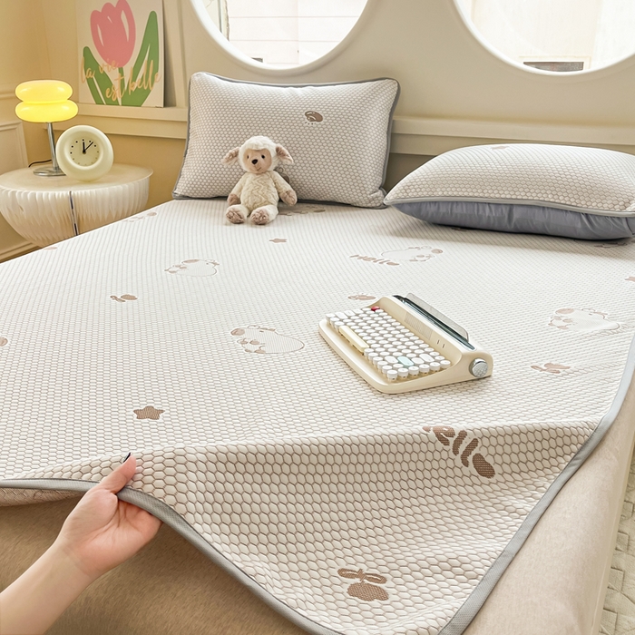 91家纺网 家纺一手货源 找家纺 芙绣 2025新款凉感丝提花学生凉席三件套 嘟嘟