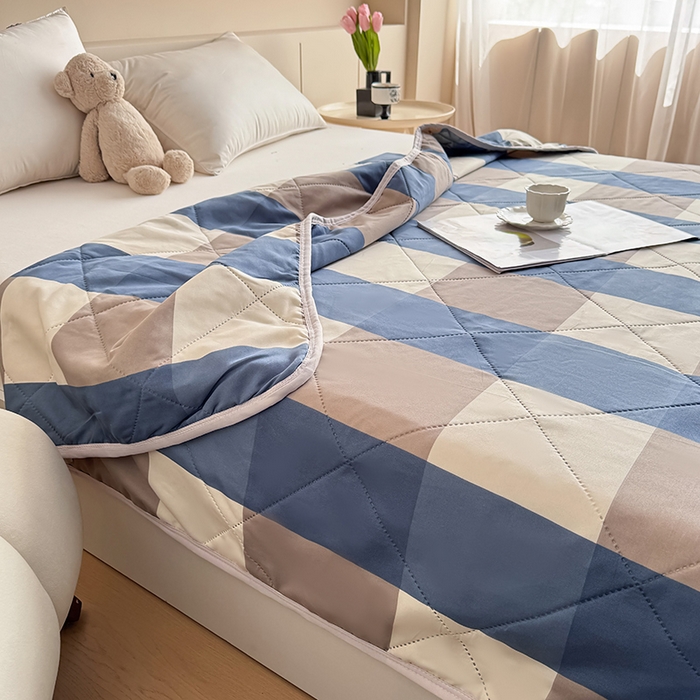 91家纺网 家纺一手货源 找家纺 薇玛仕 2025新款印花款小清新超声波大豆夏凉被空调被 蓝咖大格