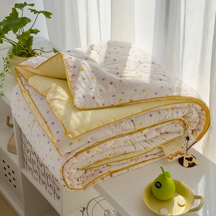 91家纺网 家纺一手货源 找家纺 美派工厂店2025新款水洗邹邹纱夏被 小波点