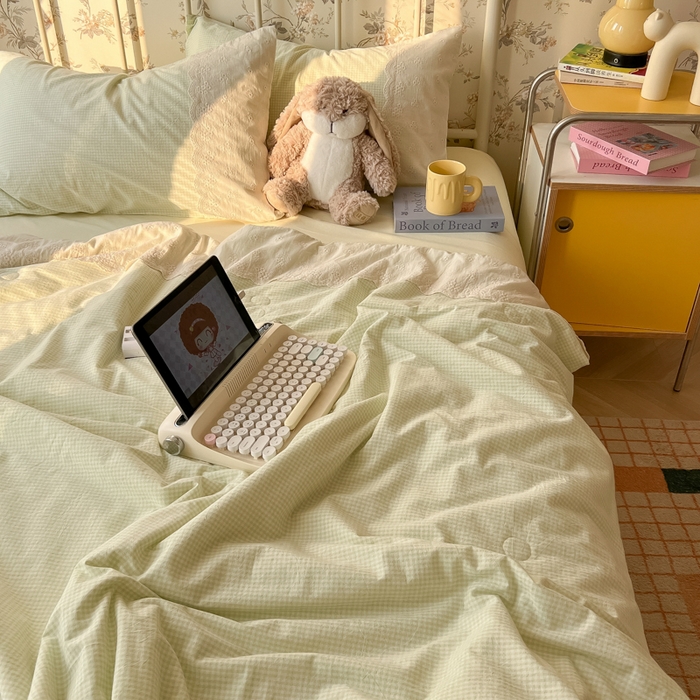 91家纺网 家纺一手货源 找家纺 盼季家纺 新款夏季夏天蕾丝花边大豆纤维被夏凉被床单四件套空调被 蕾丝花边夏被-绿小格