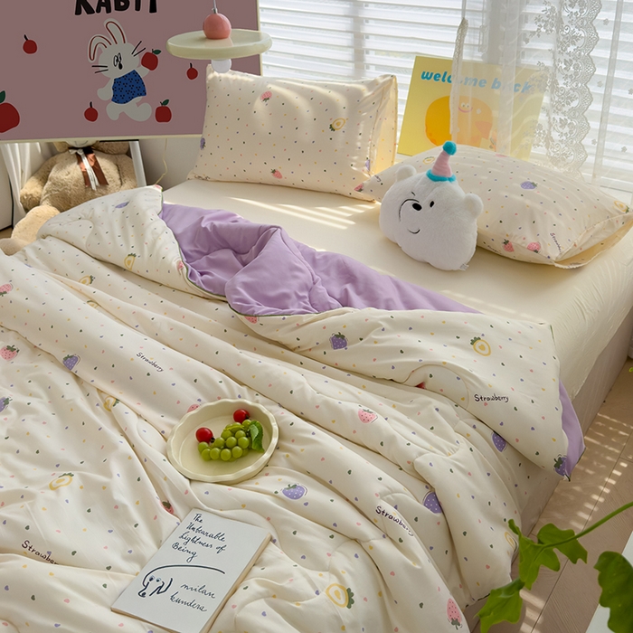 91家纺网 家纺一手货源 找家纺 美派工厂店2025新款水洗邹邹纱夏被 草莓小甜心