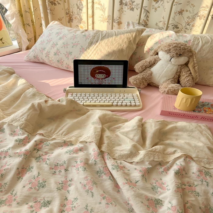 91家纺网 家纺一手货源 找家纺 盼季家纺 新款夏季夏天蕾丝花边大豆纤维被夏凉被床单四件套空调被 蕾丝花边夏被-花团