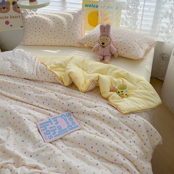 91家纺网 家纺一手货源 找家纺 美派工厂店2025新款水洗邹邹纱夏被 小波点