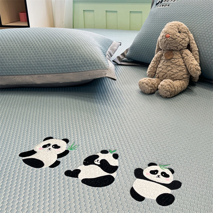 91家纺网 家纺一手货源 找家纺 启程家纺 2025春夏新款冰豆豆凉席刺绣款复合三明治三件套 熊猫-蓝