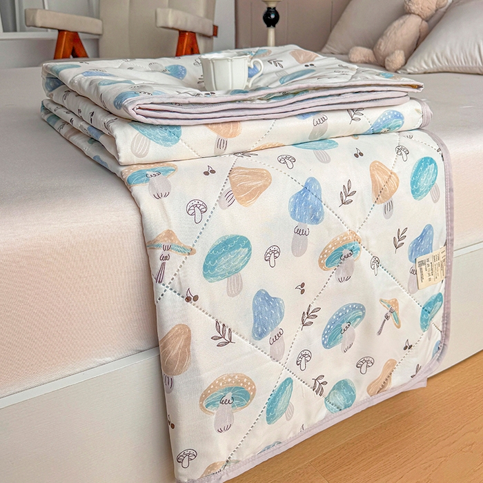 91家纺网 家纺一手货源 找家纺 薇玛仕 2025新款印花款小清新超声波大豆夏凉被空调被 蘑菇花园