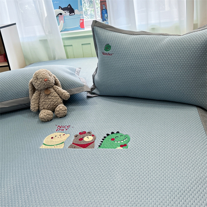 91家纺网 家纺一手货源 找家纺 （总）启程家纺 2025春夏新款冰豆豆凉席刺绣款复合三明治三件套