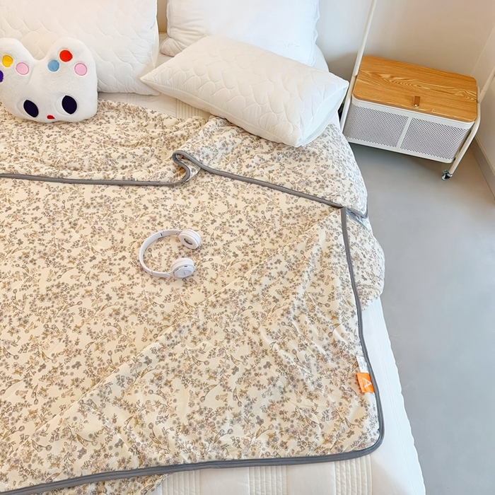 91家纺网 家纺一手货源 找家纺 兜米  2025夏季A类针织棉夏凉被小清新卡通双面针织棉空调被子被芯 花曦