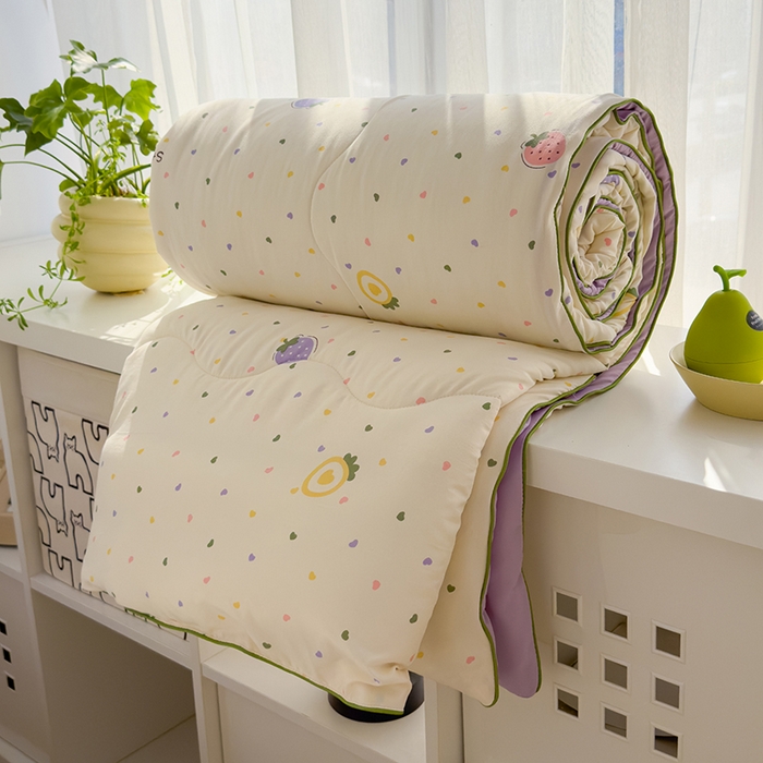 91家纺网 家纺一手货源 找家纺 美派工厂店2025新款水洗邹邹纱夏被 草莓小甜心