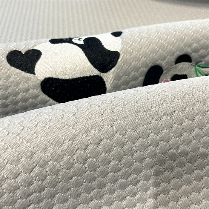 91家纺网 家纺一手货源 找家纺 启程家纺 2025春夏新款冰豆豆凉席刺绣款复合三明治三件套 熊猫-灰