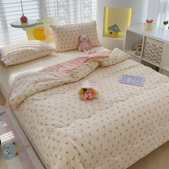 91家纺网 家纺一手货源 找家纺 美派工厂店2025新款水洗邹邹纱夏被 繁花