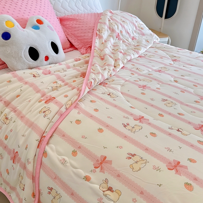 91家纺网 家纺一手货源 找家纺 兜米  2025夏季A类针织棉夏凉被小清新卡通双面针织棉空调被子被芯 蝴蝶结兔兔