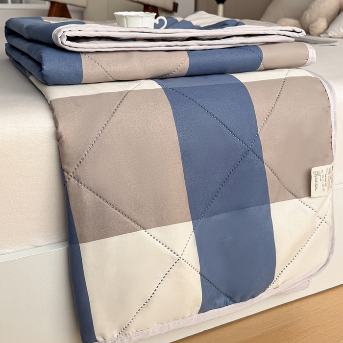 91家纺网 家纺一手货源 找家纺 薇玛仕 2025新款印花款小清新超声波大豆夏凉被空调被 蓝咖大格