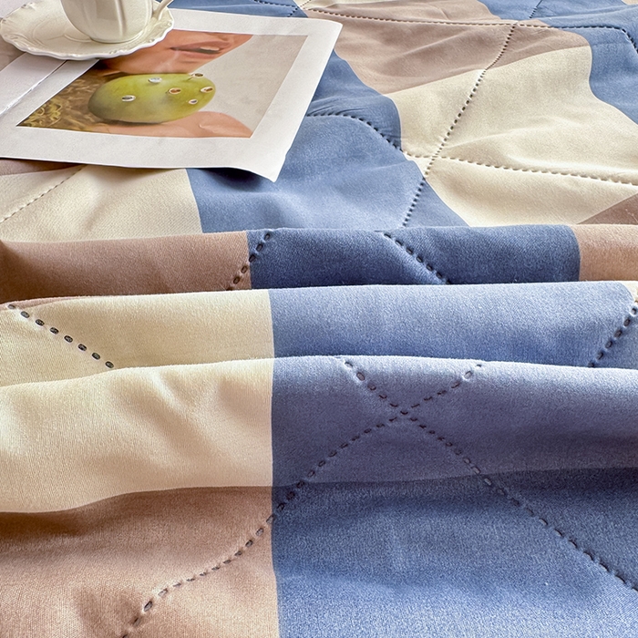 91家纺网 家纺一手货源 找家纺 薇玛仕 2025新款印花款小清新超声波大豆夏凉被空调被 蓝咖大格