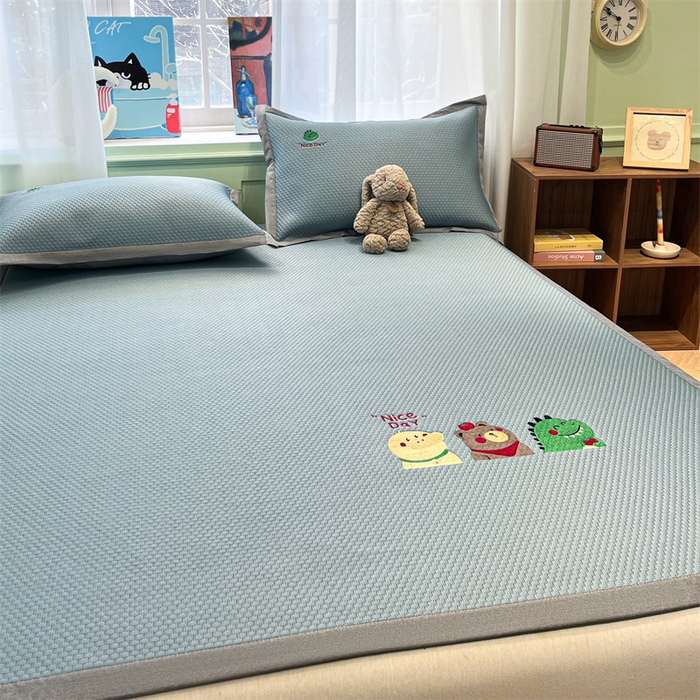 91家纺网 家纺一手货源 找家纺 （总）启程家纺 2025春夏新款冰豆豆凉席刺绣款复合三明治三件套