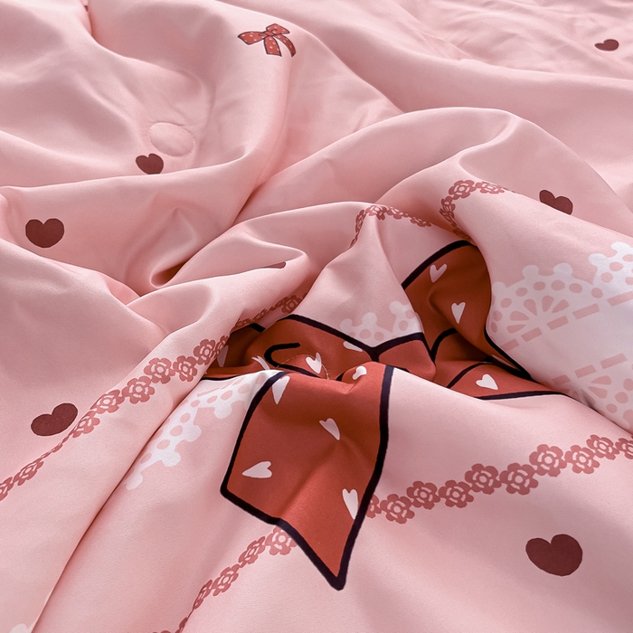 91家纺网 家纺一手货源 找家纺 找底底家纺 2025新款60S水洗天丝夏被夏凉被空调被床裙四件套 爱心蝴蝶结