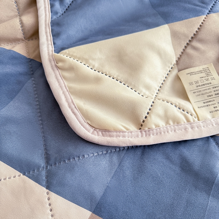 91家纺网 家纺一手货源 找家纺 薇玛仕 2025新款印花款小清新超声波大豆夏凉被空调被 蓝咖大格