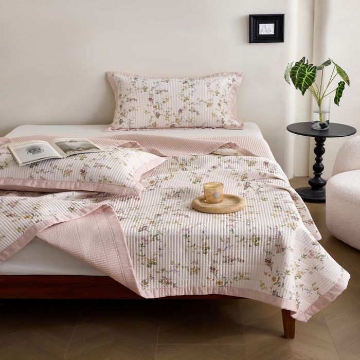 91家纺网 家纺一手货源 找家纺 黛舒家居2025新款天丝水洗印花夏被床盖三件套 小雨录