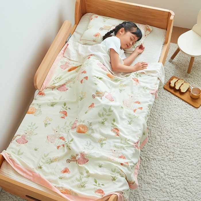 91家纺网 家纺一手货源 找家纺 嗨生活 2025年新品天竹系列A类竹纤维四层纱儿童盖毯 幼儿园夏被夏凉被空调被 田野兔子