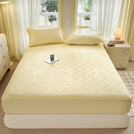 91家纺网 家纺一手货源 找家纺 卡伦家纺 2025新款水洗棉磨毛防水夹棉床笠 回形格-柠檬黄