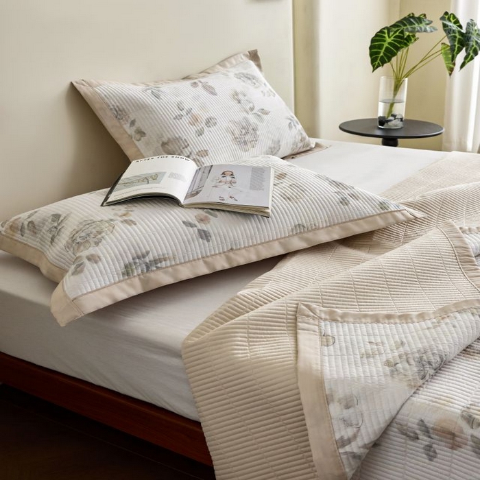 91家纺网 家纺一手货源 找家纺 黛舒家居2025新款天丝水洗印花夏被床盖三件套 蔓咖