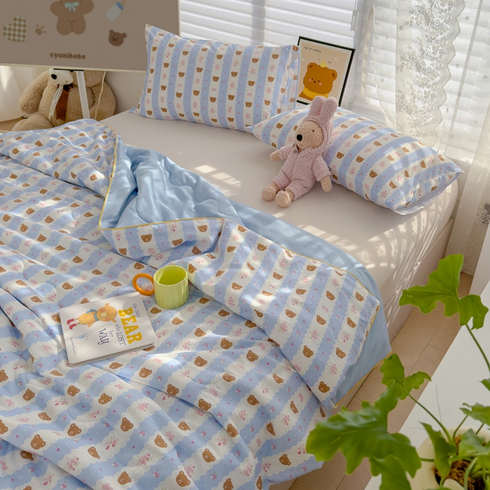 91家纺网 家纺一手货源 找家纺 美派工厂店2025新款水洗邹邹纱夏被 小熊拉钩-蓝