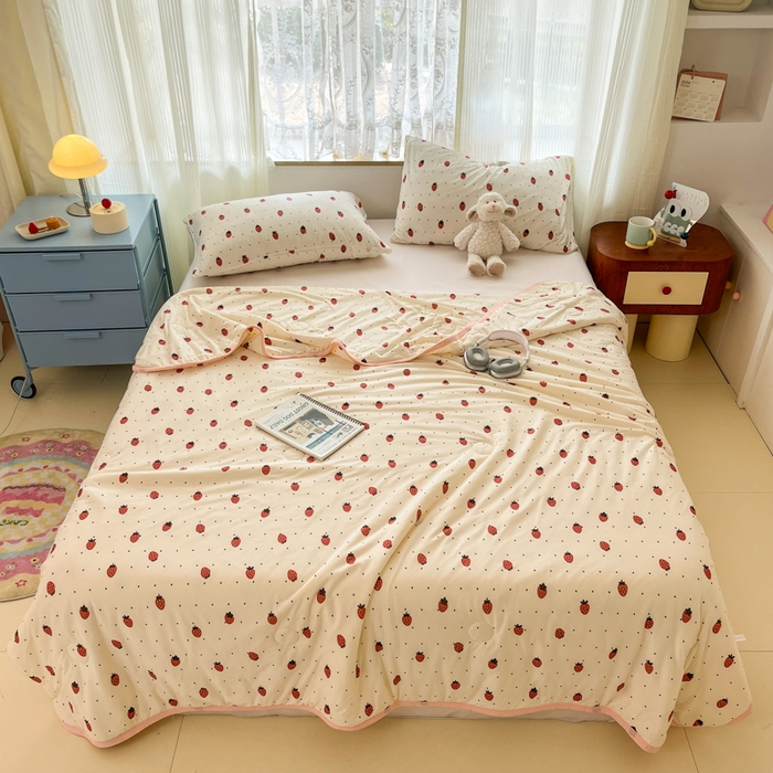 91家纺网 家纺一手货源 找家纺 葡萄家 2025新款A类母婴级大豆纤维牛奶丝针织棉夏凉被空调被-系列二 草莓点点