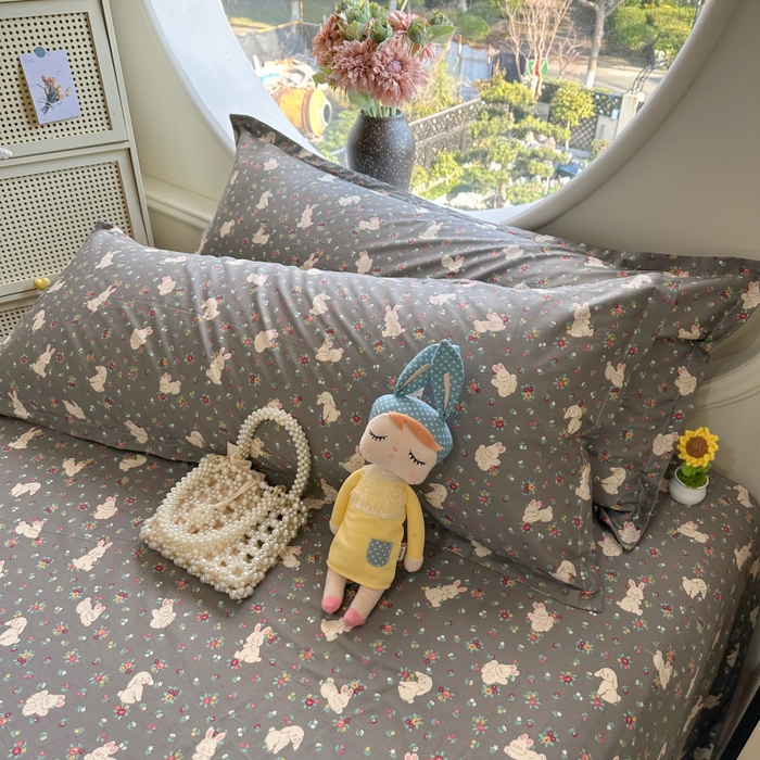 91家纺网 家纺一手货源 找家纺 百寐 2025新款13372全棉纯棉印花双人枕套+同款床单 月光兔