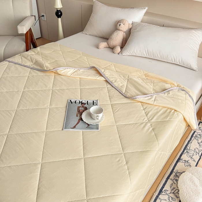 91家纺网 家纺一手货源 找家纺 薇玛仕 2025新款外贸款纯色亲肤磨毛超声波空调被 暖心黄