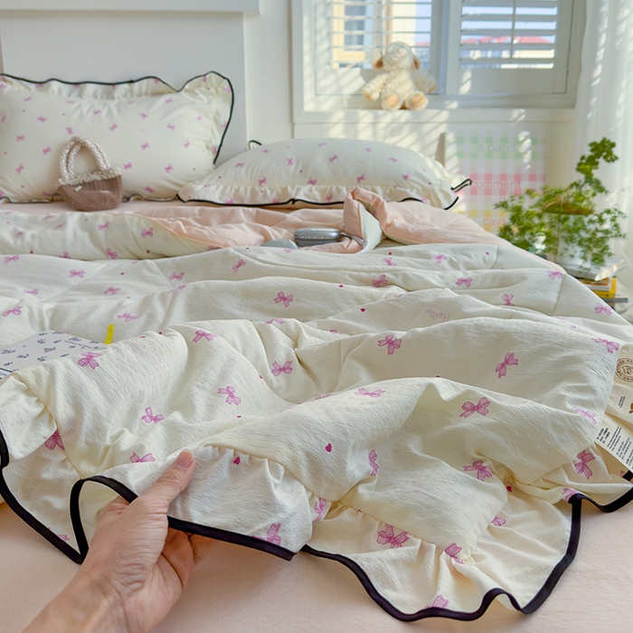 91家纺网 家纺一手货源 找家纺 慕尚 2025新款云感棉花边夏凉被空调被 粉蝴蝶结