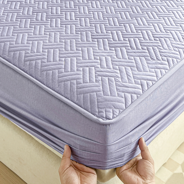 91家纺网 家纺一手货源 找家纺 卡伦家纺 2025新款水洗棉磨毛防水夹棉床笠 斜纹-烟熏紫