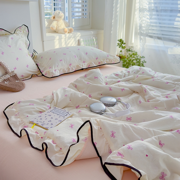 91家纺网 家纺一手货源 找家纺 慕尚 2025新款云感棉花边夏凉被空调被 粉蝴蝶结